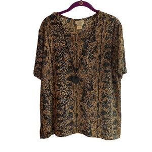 Teddi vintage women Top With Built In Necklace. Size large animal print stretch